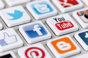 Read more about the article Do you facebook me?