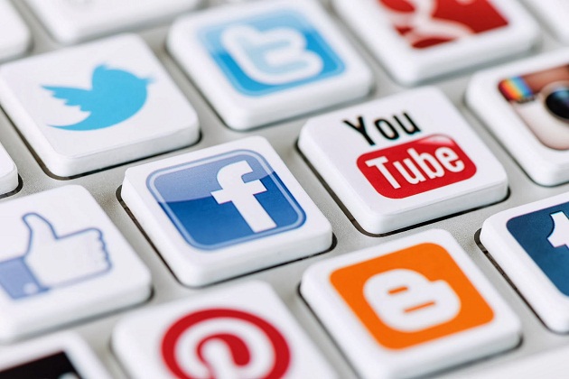 Read more about the article Do you facebook me?